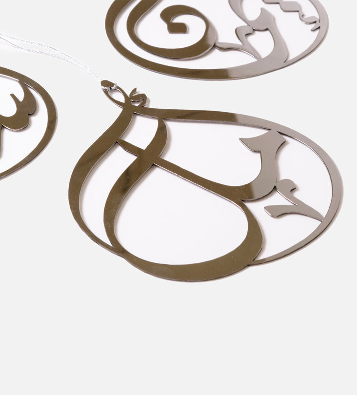 Kashida design's original custom-made metal christmas tree ornaments with personalised names in Arabic calligraphy
