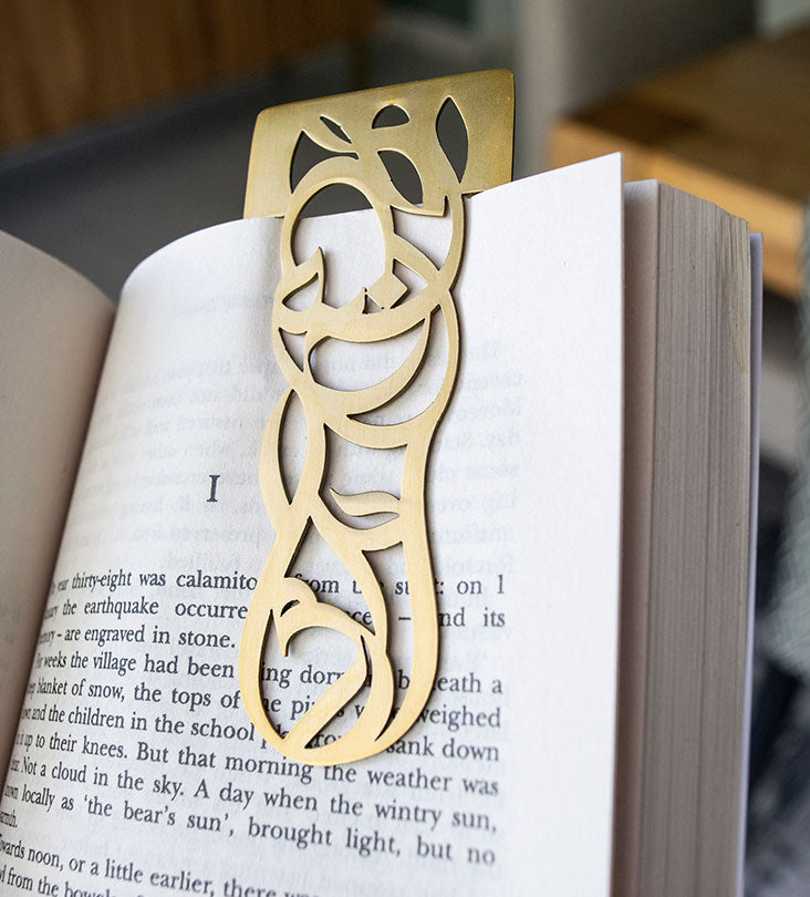 Set of two elegant bookmarks with Arabic graffiti etchings