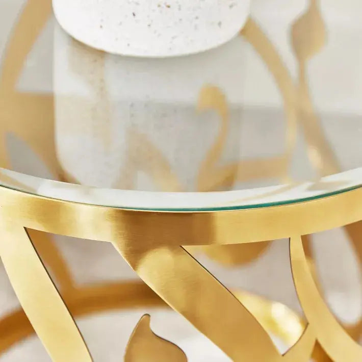 Kashida collaborates with Home Centre during Ramadan on an exclusive collection to bring modern beautiful Islamic homeware and furniture to Home Centre stores across the region