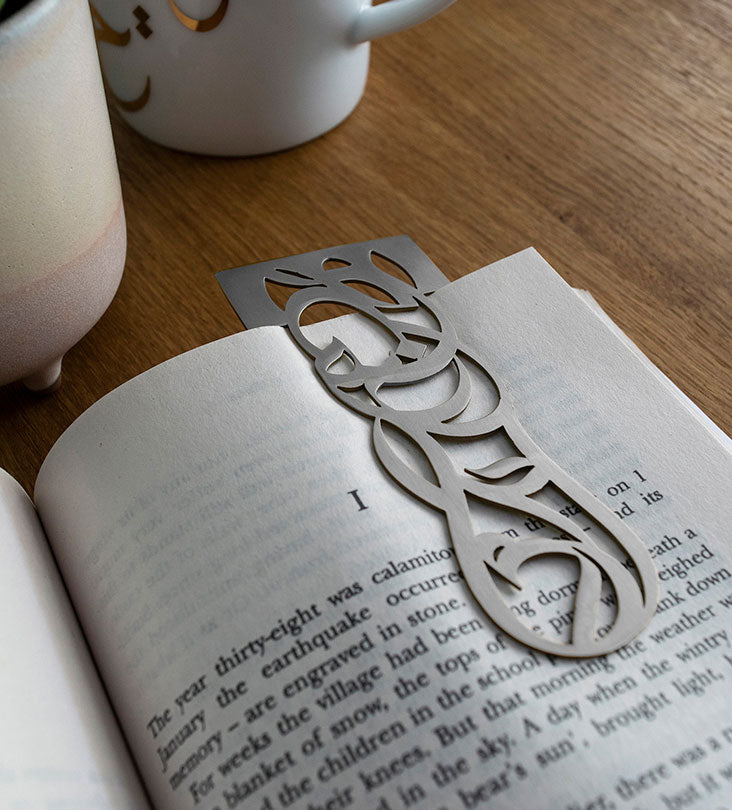 Set of two elegant bookmarks with Arabic graffiti etchings  