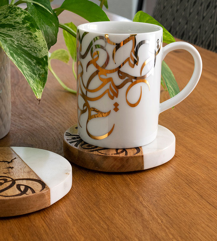 Set of 6 marble and wood coasters with Arabic graffiti print