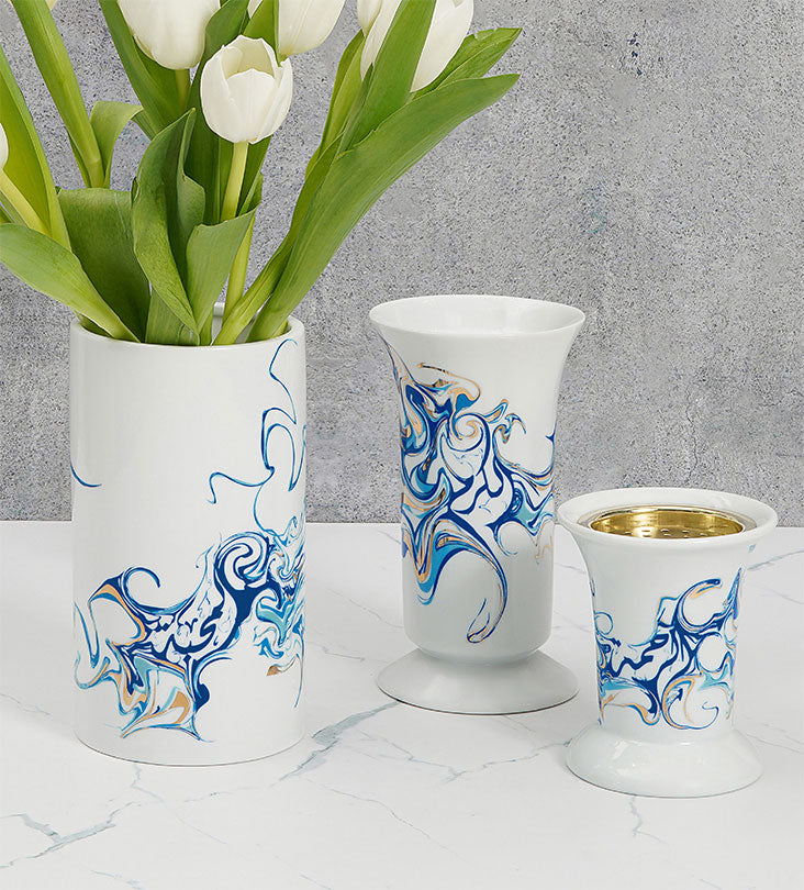 Short contemporary porcelain incense burner with Arabic calligraphy fluid art